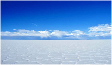 乾季のウユニ塩湖(イメージ)