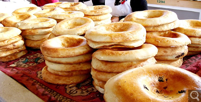 ウズベキスタンの主食「ナン」（イメージ）