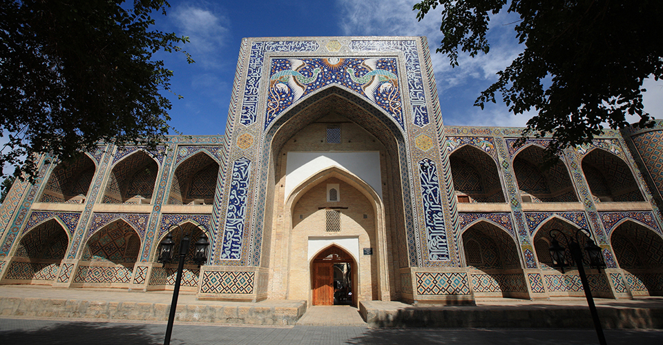 ナディール・ディヴァンベギ・メドレセ(イメージ)