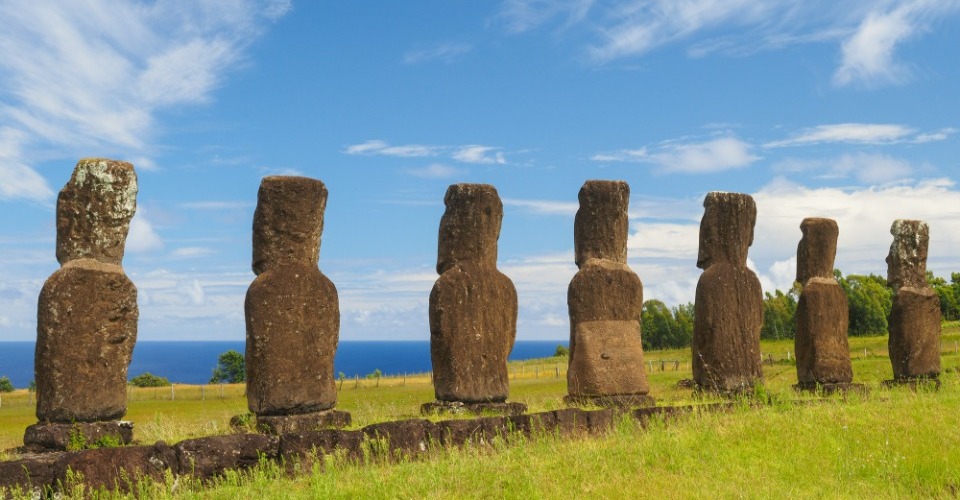 アフ・アキビの7体のモアイ像（イメージ）