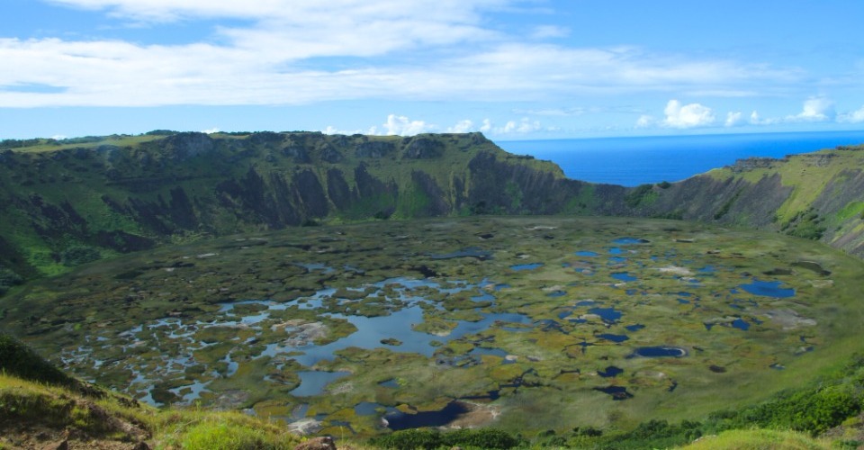 ラノ・カウ　火山湖（イメージ）