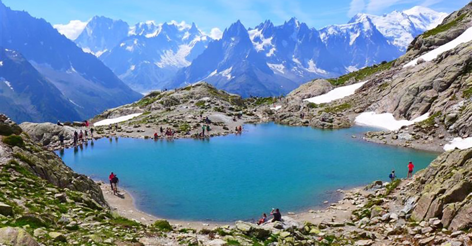 美しいラックブランとモンブラン山群（イメージ）