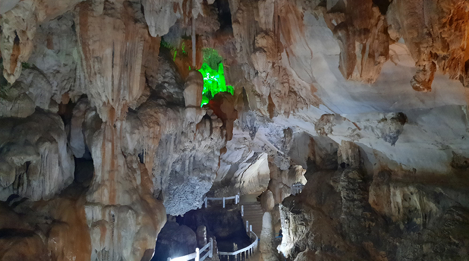 タム・チャン洞窟／バンビエン（イメージ）