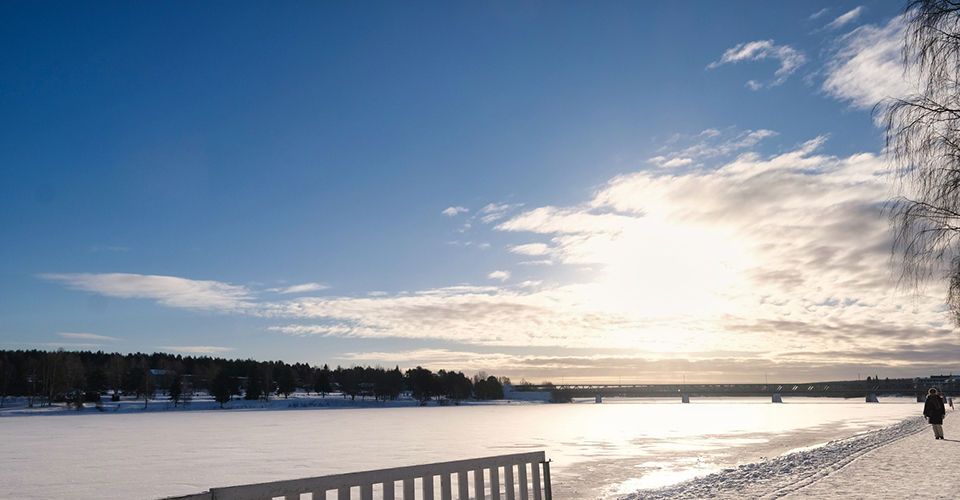 雪景色のケミ川（イメージ）
