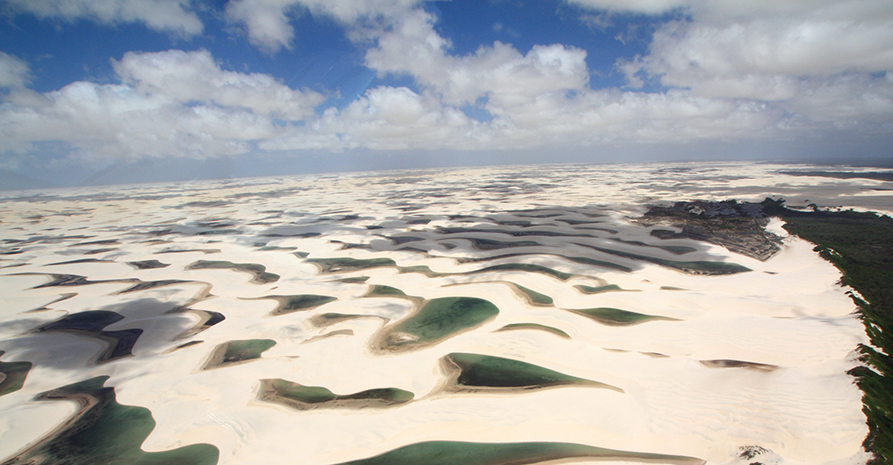レンソイス・マラニャンセス国立公園（空撮・イメージ）
