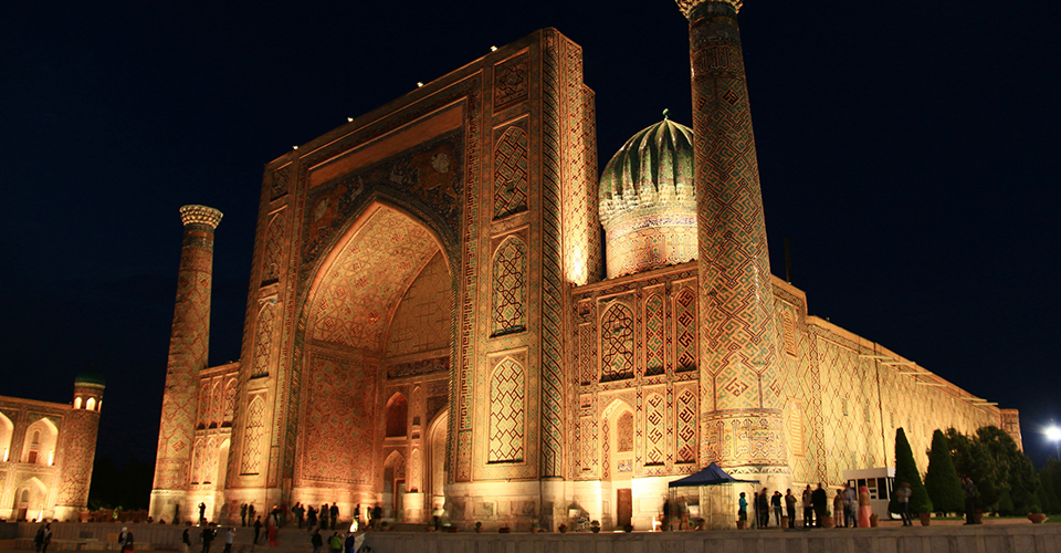 レギスタン広場（夜景・イメージ）