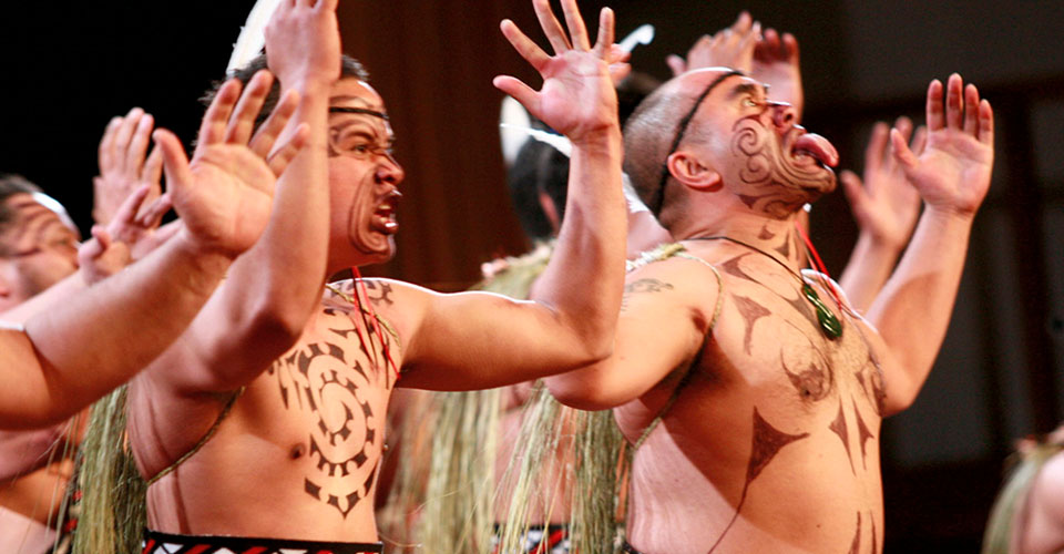 マオリ族の伝統舞踊ハカショー（イメージ）