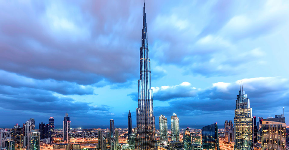 高さ828ｍの世界一高いビルを誇るバージュカリファ（イメージ）©ドバイ政府観光局・商務局