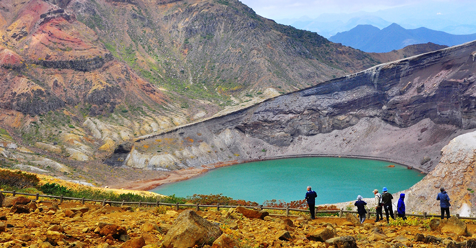 蔵王山の御釜（イメージ）
