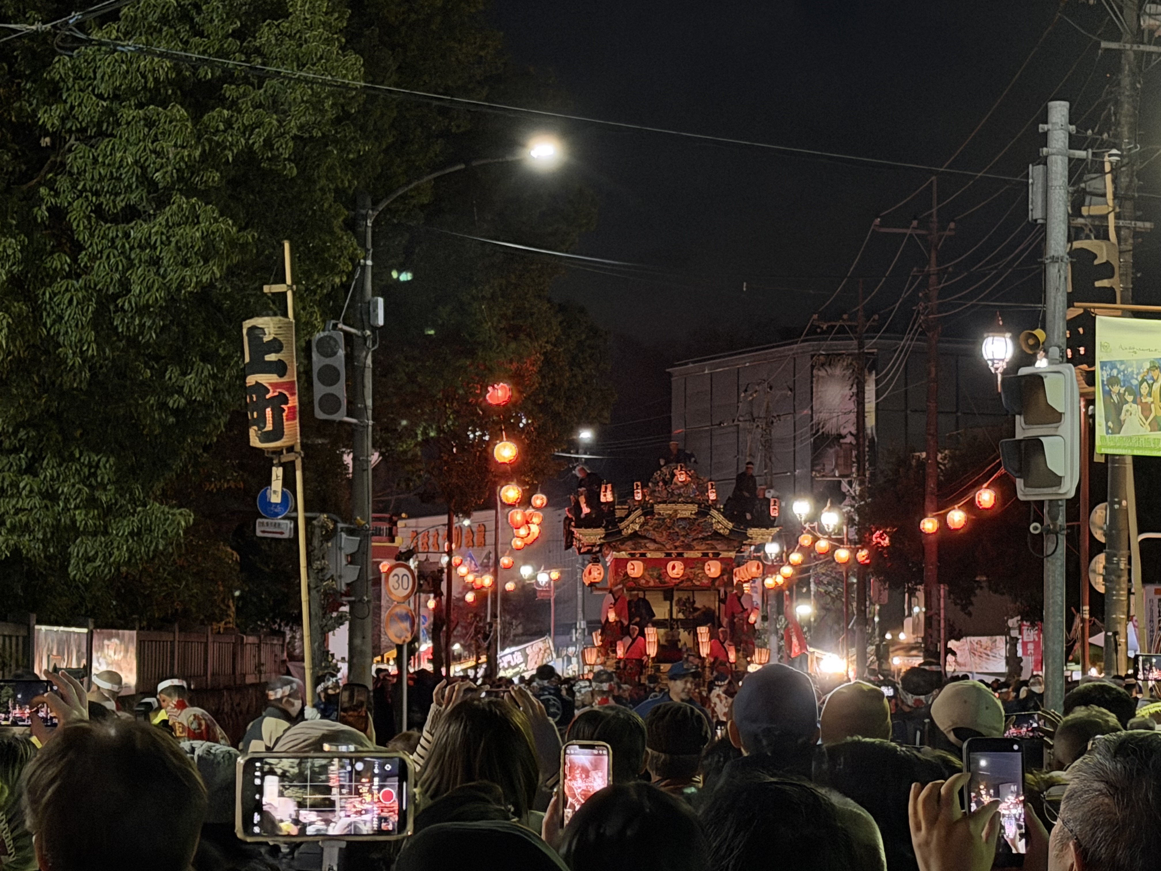 秩父神社前の混雑（イメージ・・2025年実施ツアー中にて撮影）
