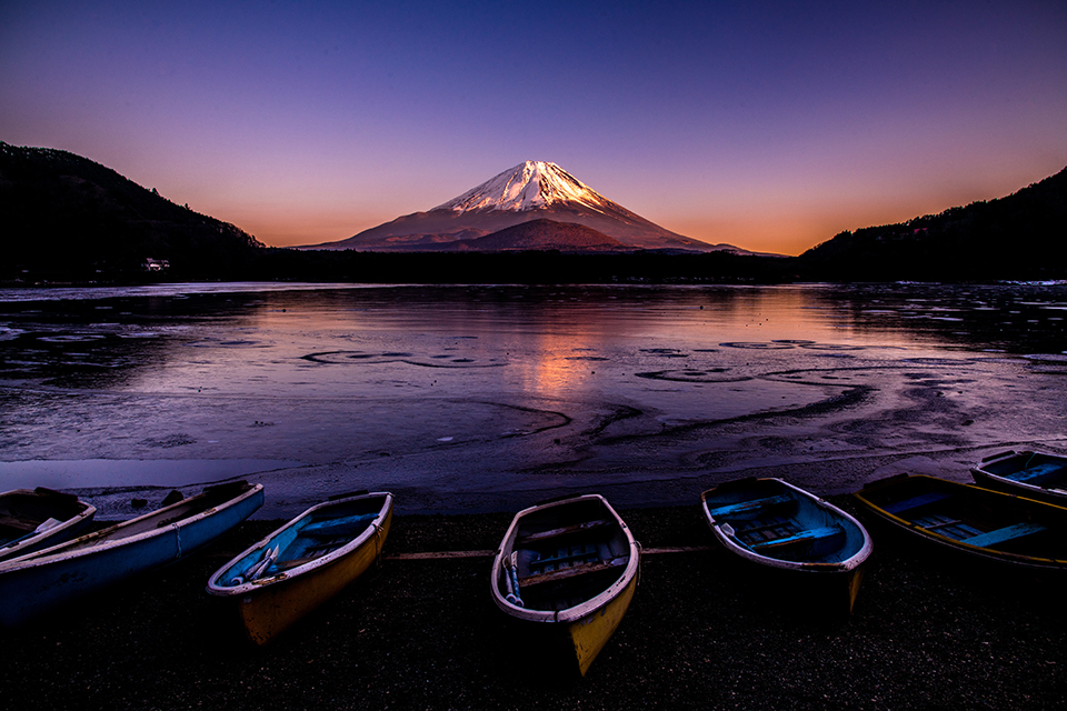 精進湖（イメージ）/「黄金の光に包まれて」神奈川県のPN.KAMさんの作品