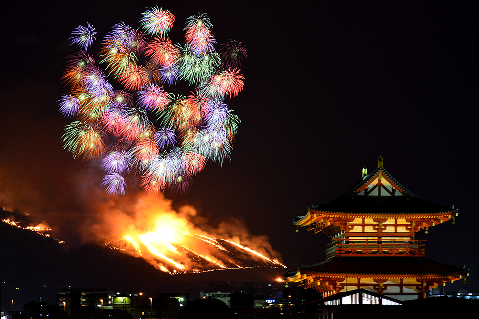 若草山山焼き（イメージ）/「炎と花火の競演」岐阜県の金森 正裕さんの作品