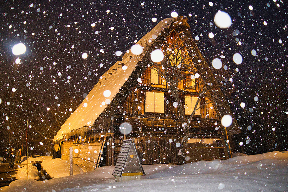 白川郷（イメージ）/「白川郷夜間ライトアップ」神奈川県のPN.ｗａｋｕ１２１５さんの作品
