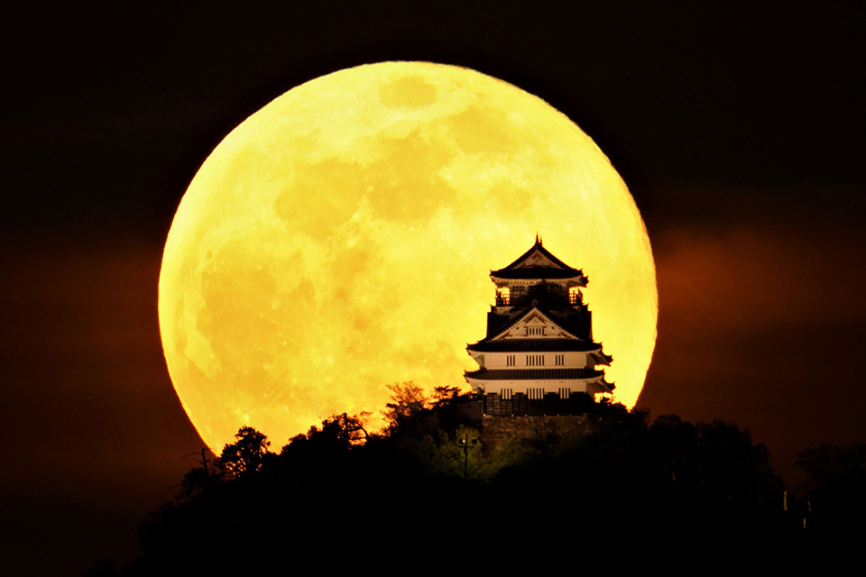 岐阜城（イメージ）/「岐阜城と満月」岐阜県のPN.美のさんの作品