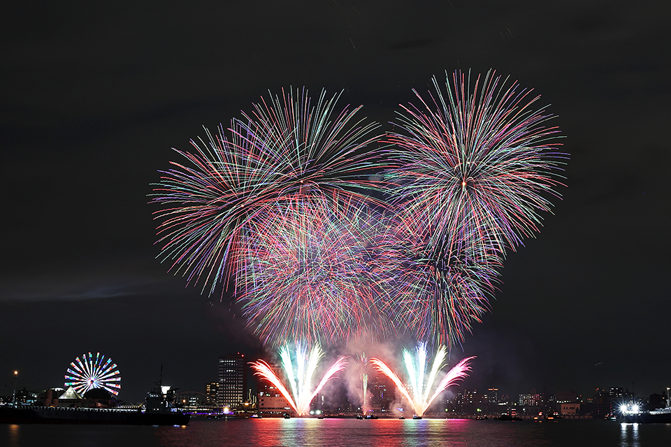 名古屋港クリスマス花火（イメージ）/「クリスマス花火」愛知県のPN.EITAさんの作品
