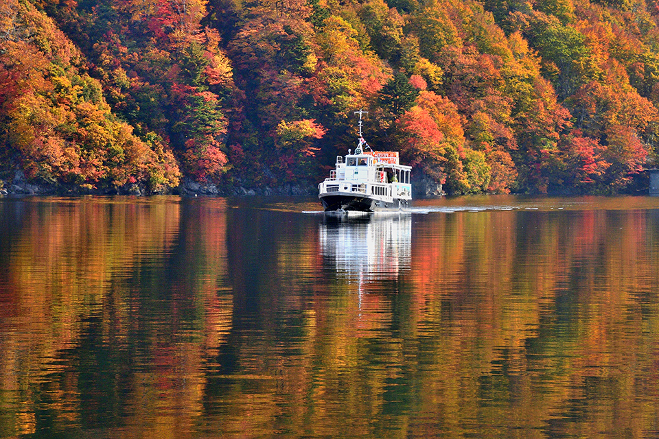 奥只見湖（イメージ）/「錦秋の絶景雲」茨城県のPN.羊雲さんの作品