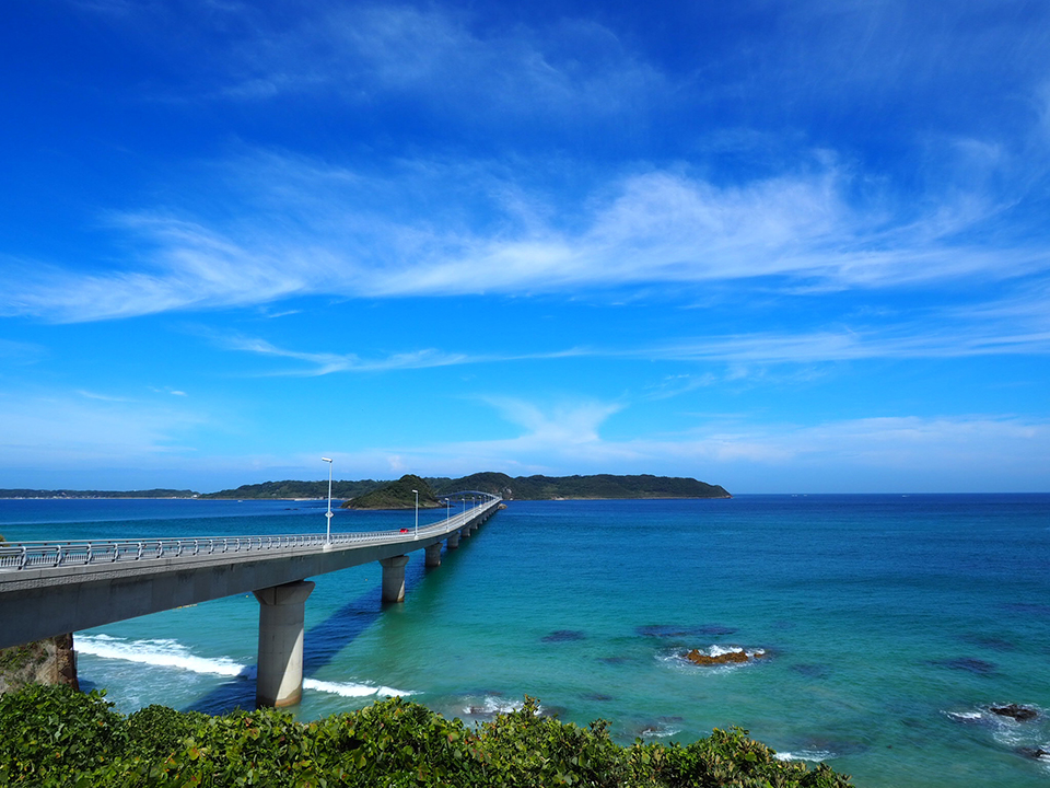角島大橋（イメージ）/「夏の青い空と海に架かる橋」大阪府のPN.JURI.Oさんの作品