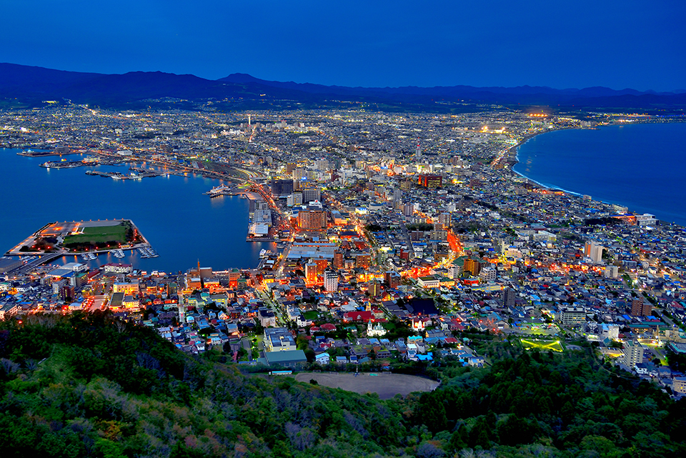 函館山（イメージ）/「夕暮れの函館」静岡県の山本 武正さんの作品