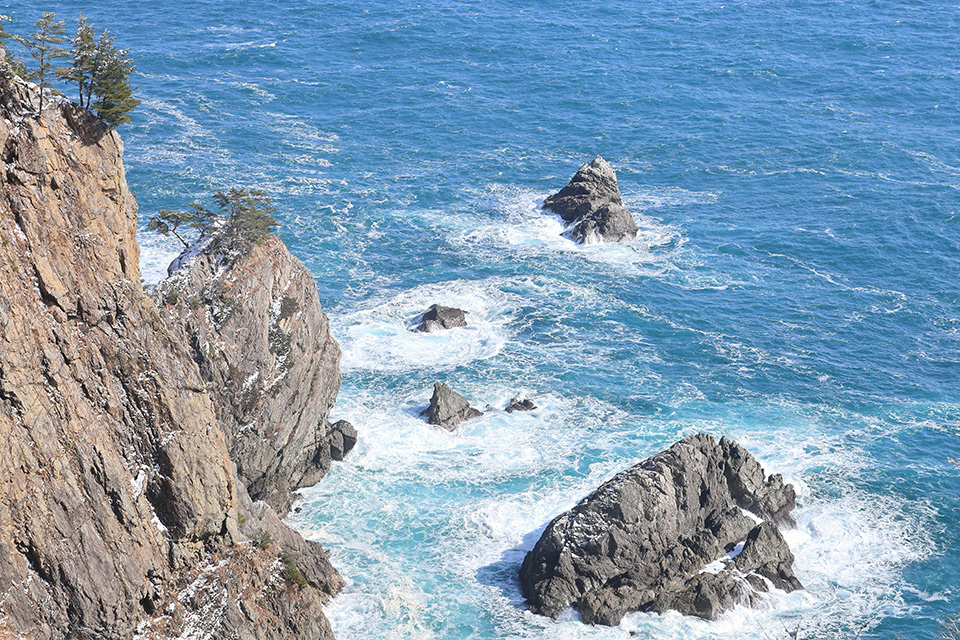 三陸海岸（イメージ）/「渦巻く紋様」茨城県の郡 均さんの作品