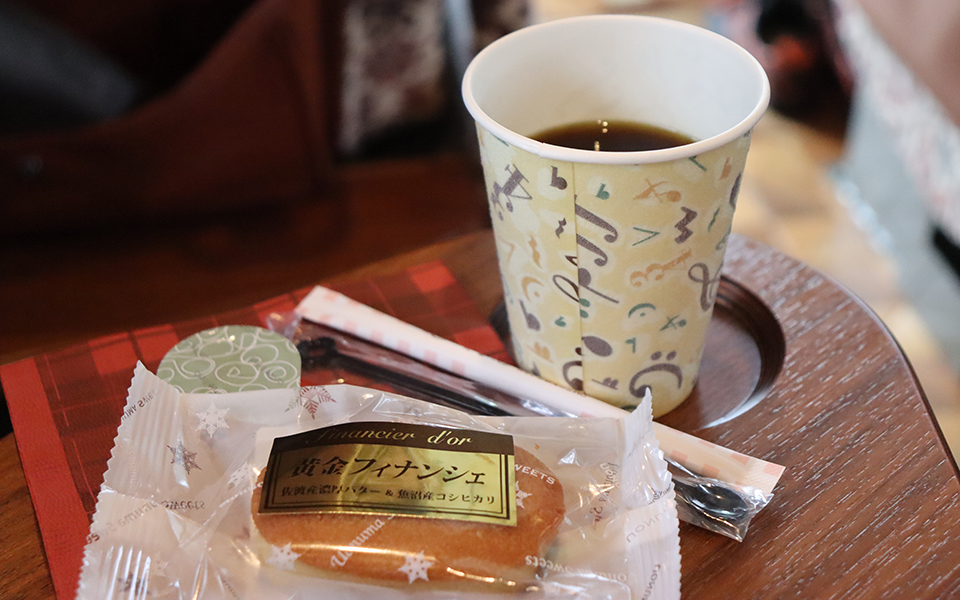 オリジナルブレンドコーヒーとお茶菓子（イメージ）
