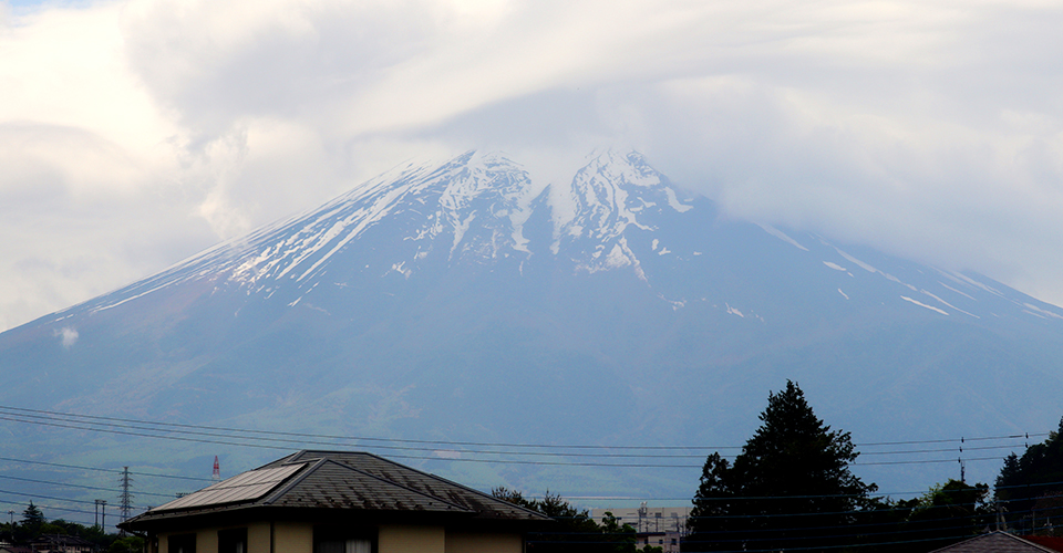 列車から望む富士山（イメージ）