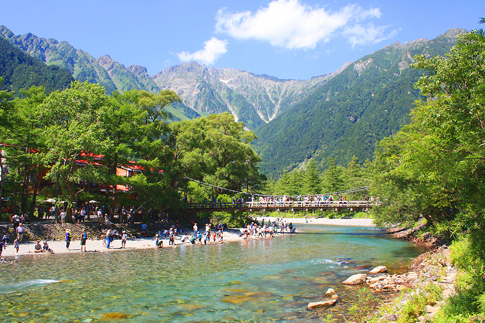 夏の上高地・河童橋（イメージ）