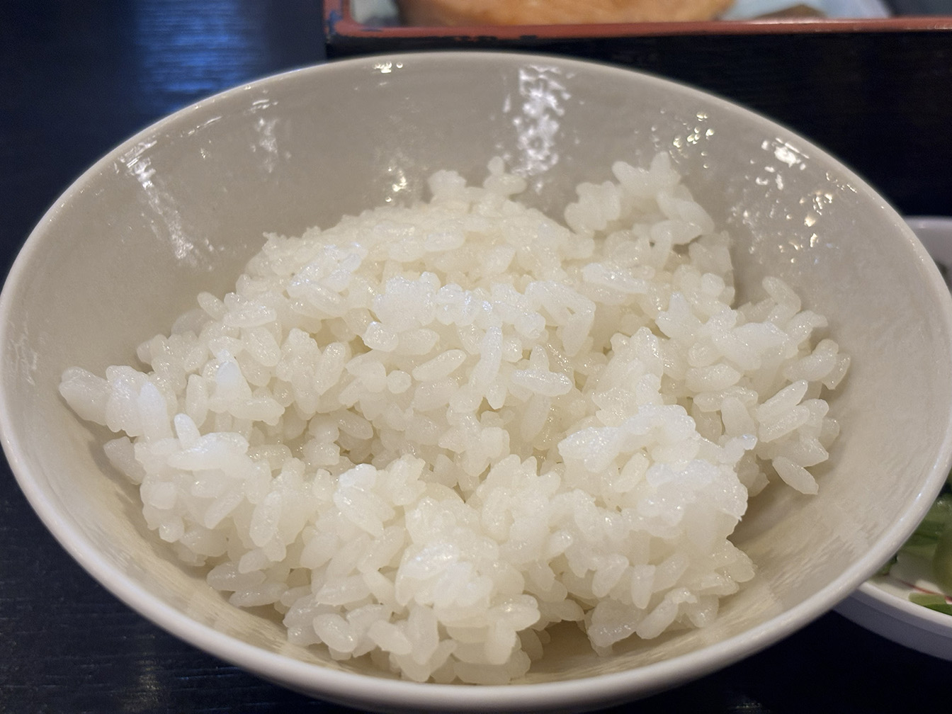 南魚沼産のお米「こしひかり」の炊き立てご飯も（イメージ）
