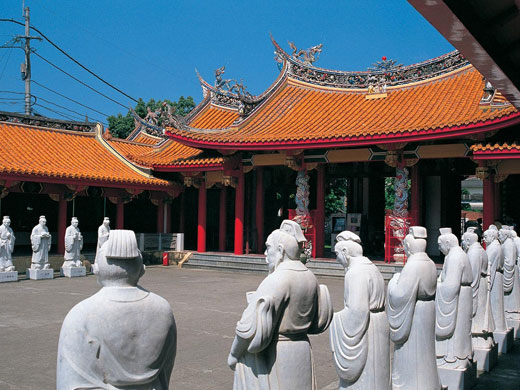 長崎孔子廟にある72人賢人像。建物内の博物館もぜひご見学ください