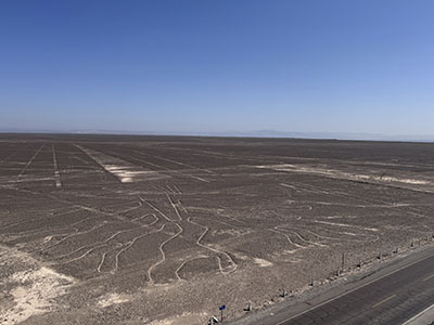 展望台から見る地上絵（スタッフ撮影）