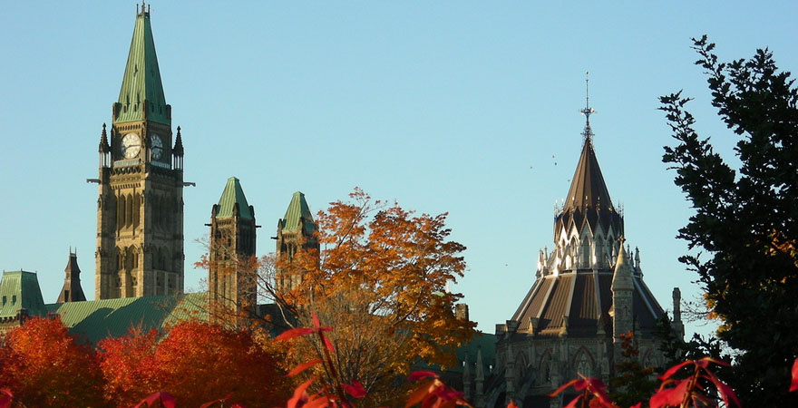 オタワ・国会議事堂 (C) Ottawa Tourism
