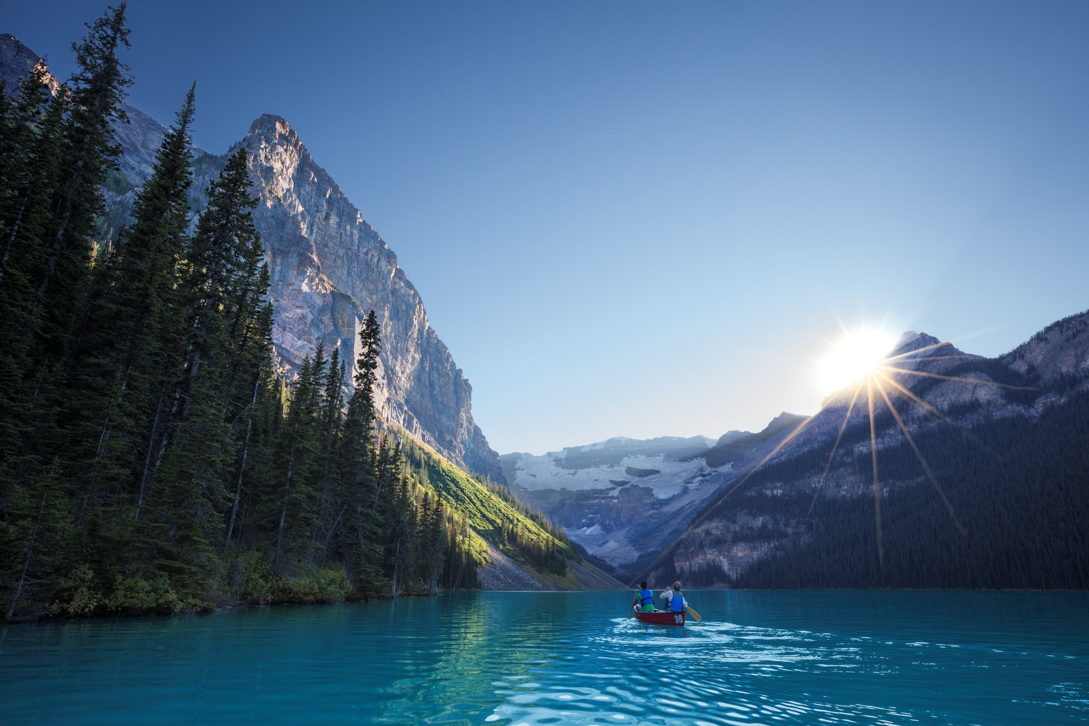 夏・ルイーズ湖©Travel Alberta（イメージ）