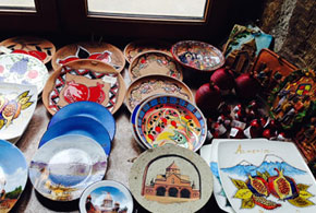 アルメニア ザクロをモチーフにしたお土産(イメージ)