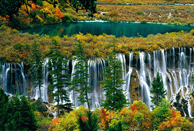 秋の諾日朗瀑布（イメージ）