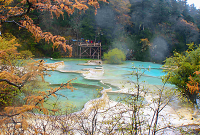 秋の黄龍争艶池（イメージ）