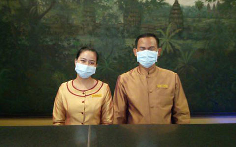 【カンボジア】ホテルの従業員は全員マスク着用でお出迎え（現地スタッフ撮影）