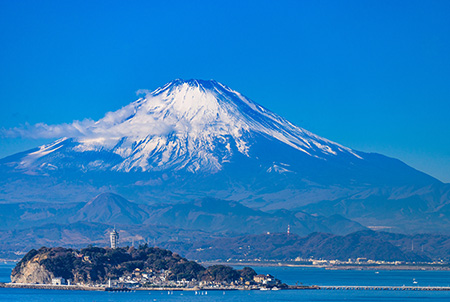 江ノ島と富士山（イメージ）