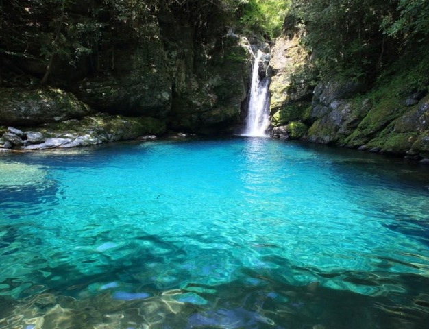 にこ淵（イメージ）　写真提供：一般社団法人仁淀ブルー観光協議会