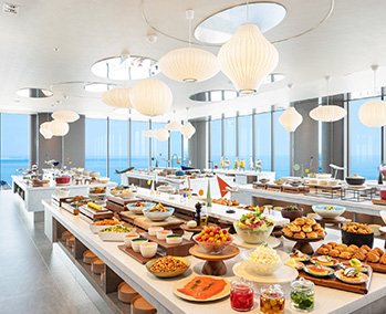 大阪湾を望むOMOダイニング（朝食）（イメージ）