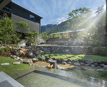 中庭と足湯（イメージ）