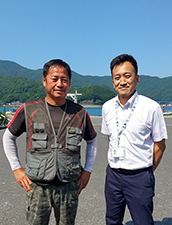 米水津はまち養殖漁業生産組合：原田様（左）と 企画担当者：瀬戸口（右）