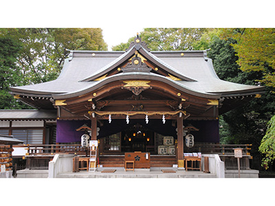 調布・布多天神社（イメージ）※ドラマに登場する小さなご神牛は撮影のセットであり、実際の布多天神社には設置されていません。