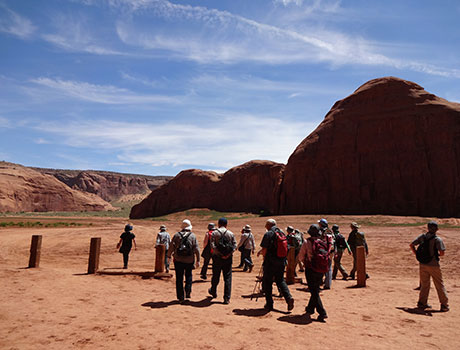モニュメントバレー ハイキングのイメージ