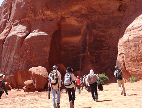 モニュメントバレー ハイキングのイメージ