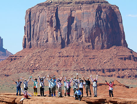 モニュメントバレー ハイキングのイメージ