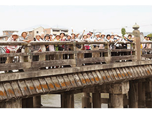 歴史ある風景をめぐり、京の都へ至る道 （京都・三条大橋）