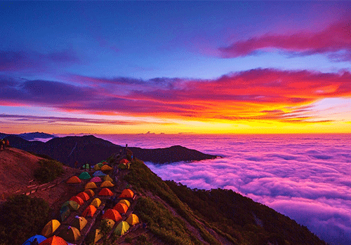 燕山荘から望む雲海と朝焼け（イメージ）