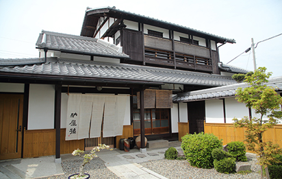 �Â�����̊X���݂��c��܌��ɓX���\����[����