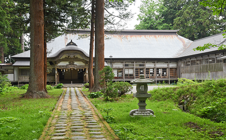 �O�̍���قړo��؂����Ƃ���ɂ���H���R�Q�ď��i����낤����j�́u�֊فi��������j�v�B�H���R���Ɍ�������B��̏h�V�ŁA�����Q�q�q�̐H������h�����Ƃ��ė��p����Ă��܂�