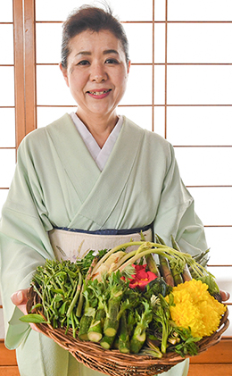 ���ډ؂₩�ȏ{�̎R�؂���ɂقق��ޏ����̍�������