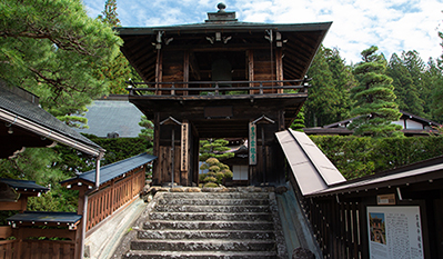 ���R��̉��_�t���ڒz���C�����Ƃ�����_�������O��B���₩�ȉ����̑���ƕ��A�o�����X�̂Ƃꂽ���z�u�������̂ЂƂł�